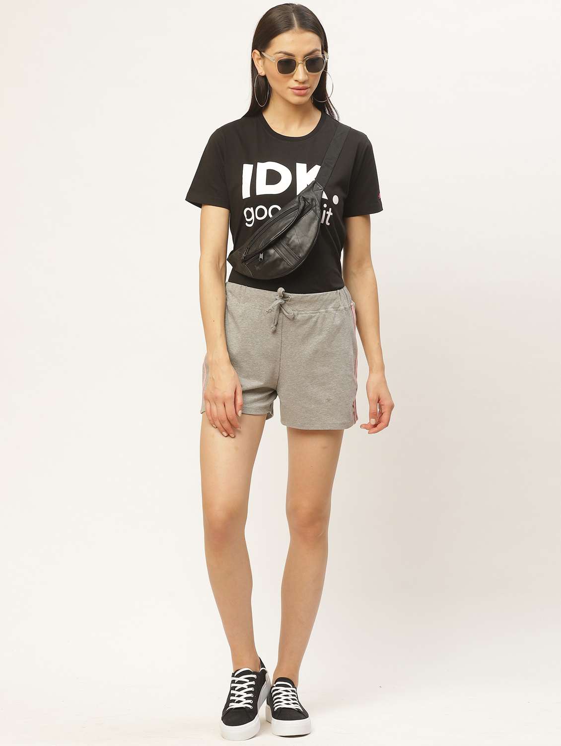 mid rise solid hotpants shorts - 19950619 -  Standard Image - 3