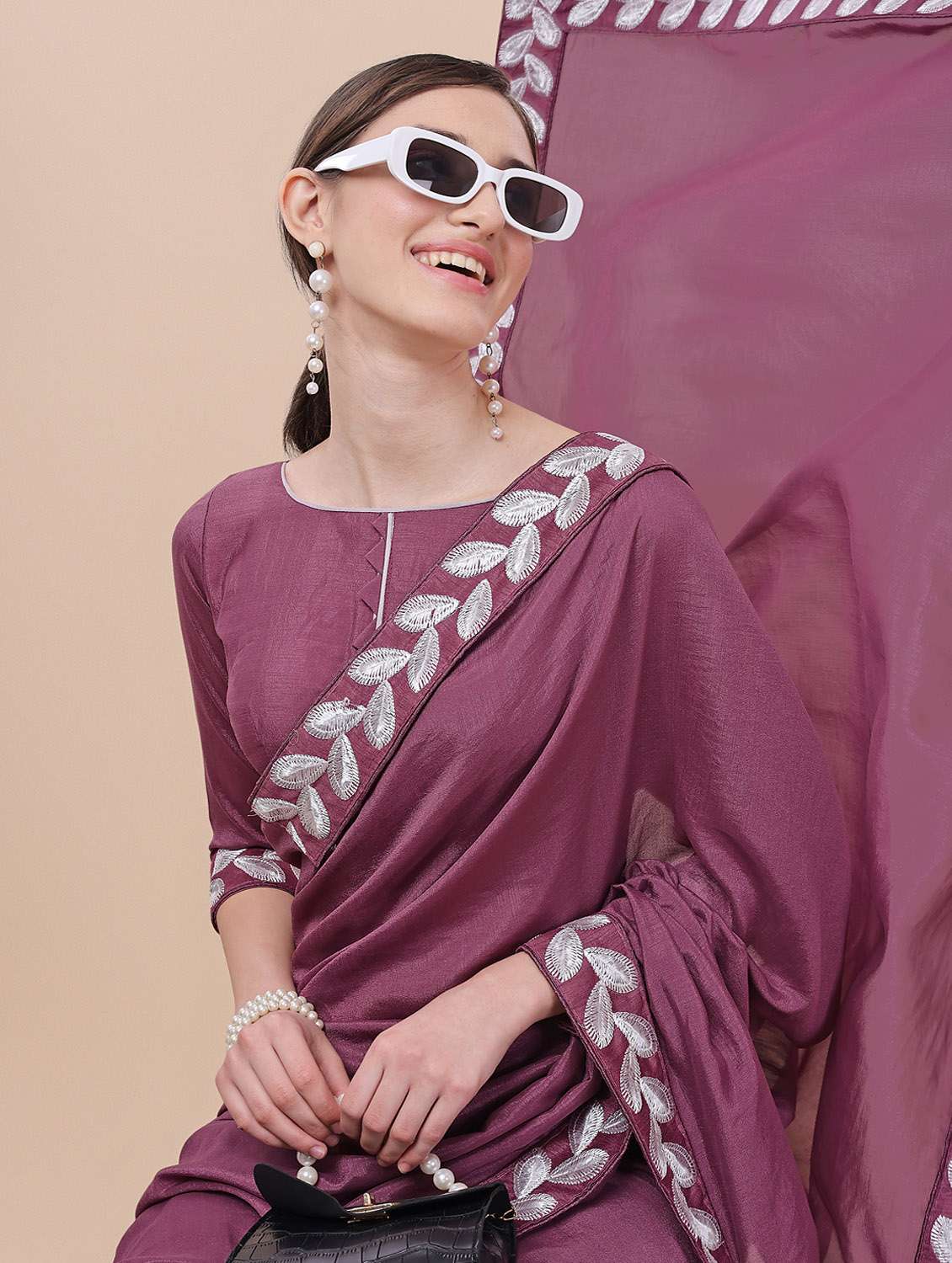 women's bordered royal blue colored saree - 19963523 -  Standard Image - 5