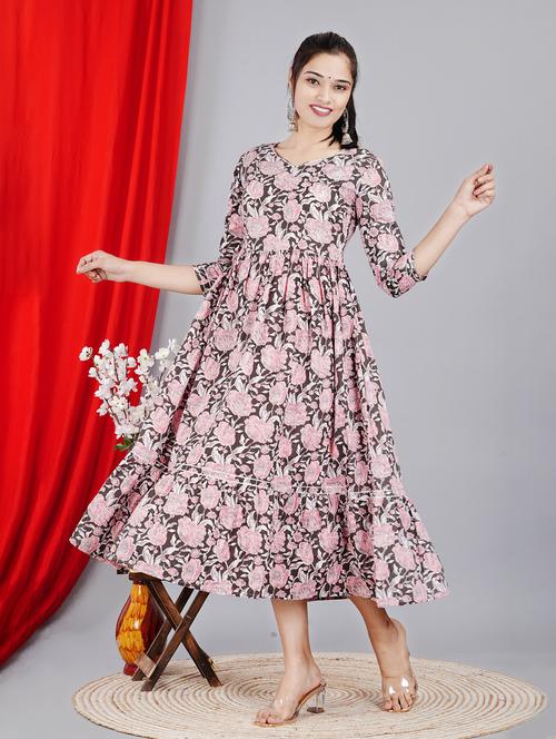 sweetheart neck floral tiered kurta - 19983224 -  Standard Image - 0