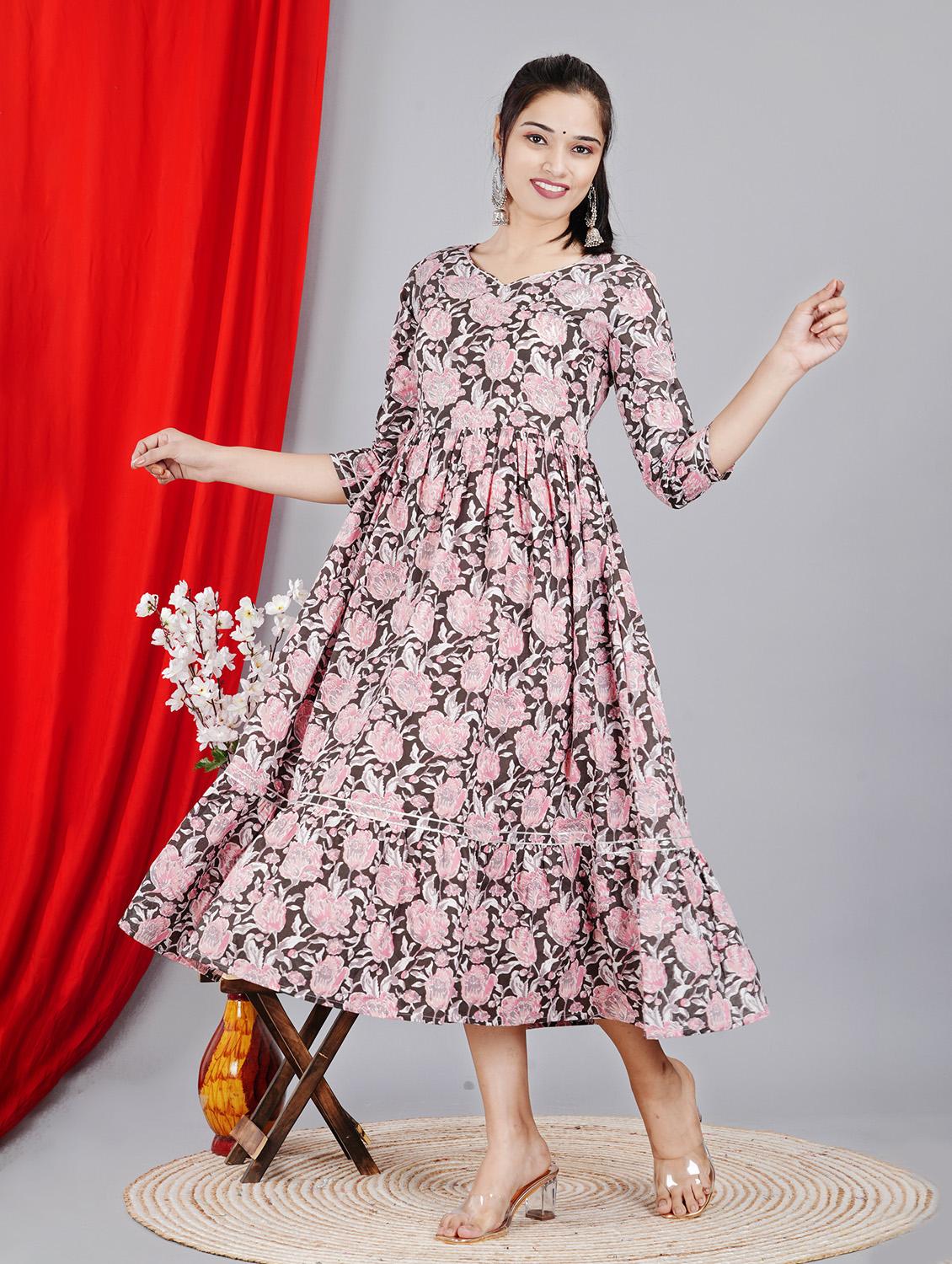 sweetheart neck floral tiered kurta - 19983224 -  Zoom Image - 0