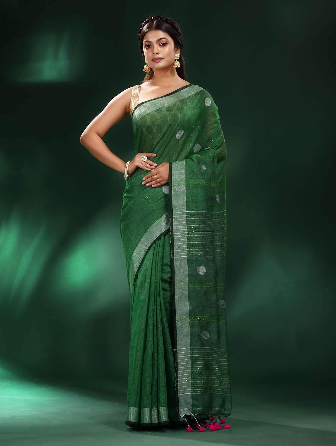 women's self design green colored saree with blouse - 19993509 - Zoom Image - 0