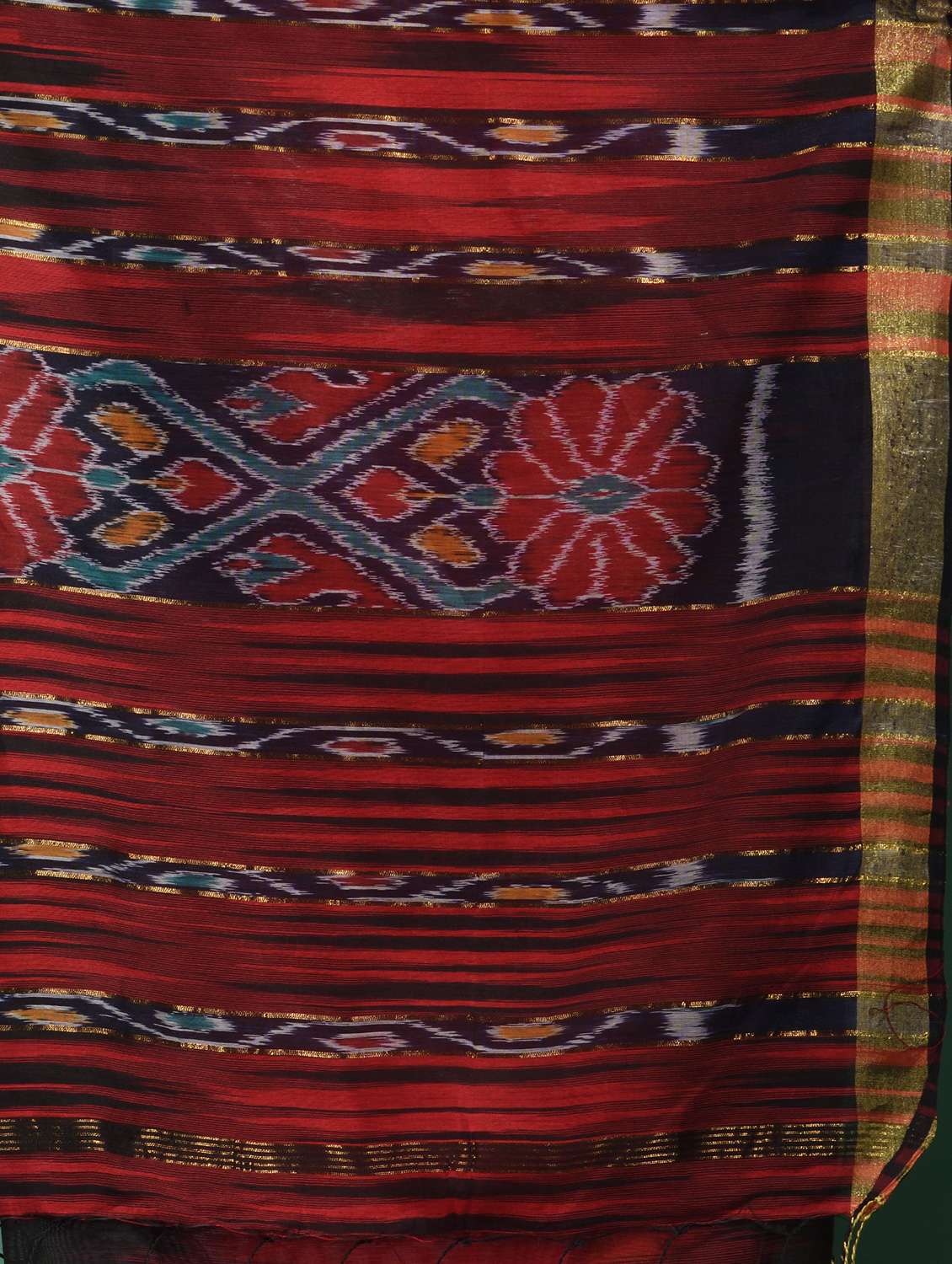 red cotton blend saree with blouse - 19993529 - Standard Image - 3