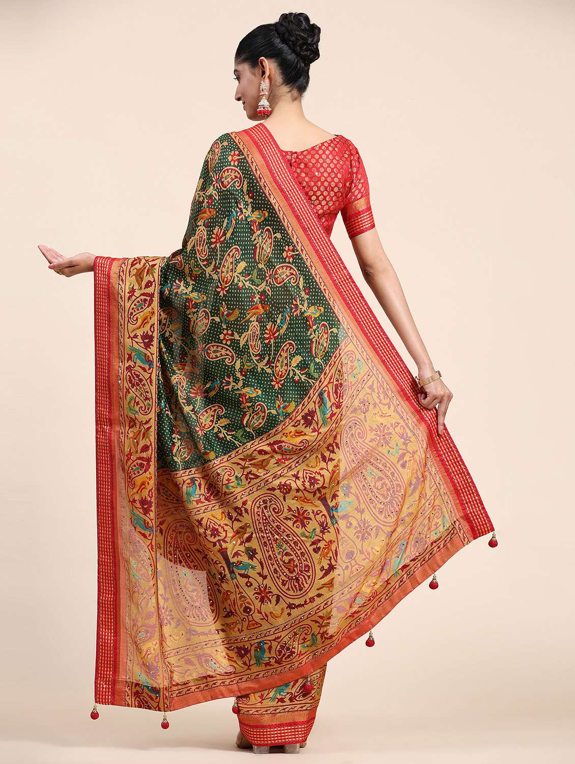 women's ikat green colored saree with blouse - 20007389 - Standard Image - 3