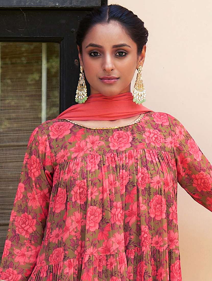 women pink floral kurta palazzo set with dupatta - 20018577 -  Standard Image - 3