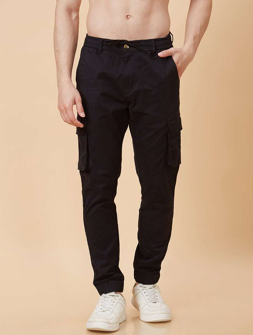 globus men black slim fit mid-rise pure cotton cargos