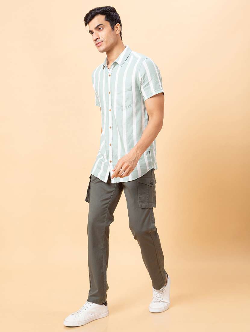 globus men olive mid-rise slim fit pure cotton cargo trousers - 20023853 -  Standard Image - 3