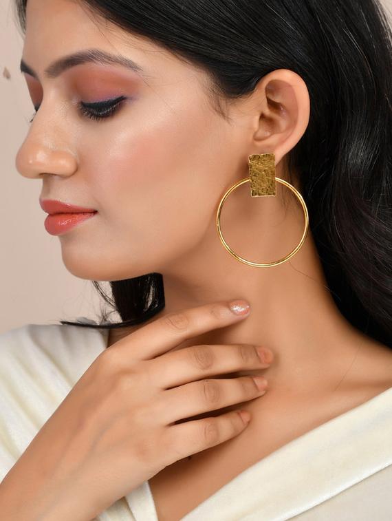 gold brass hoop earring - 20026845 - Standard Image - 3