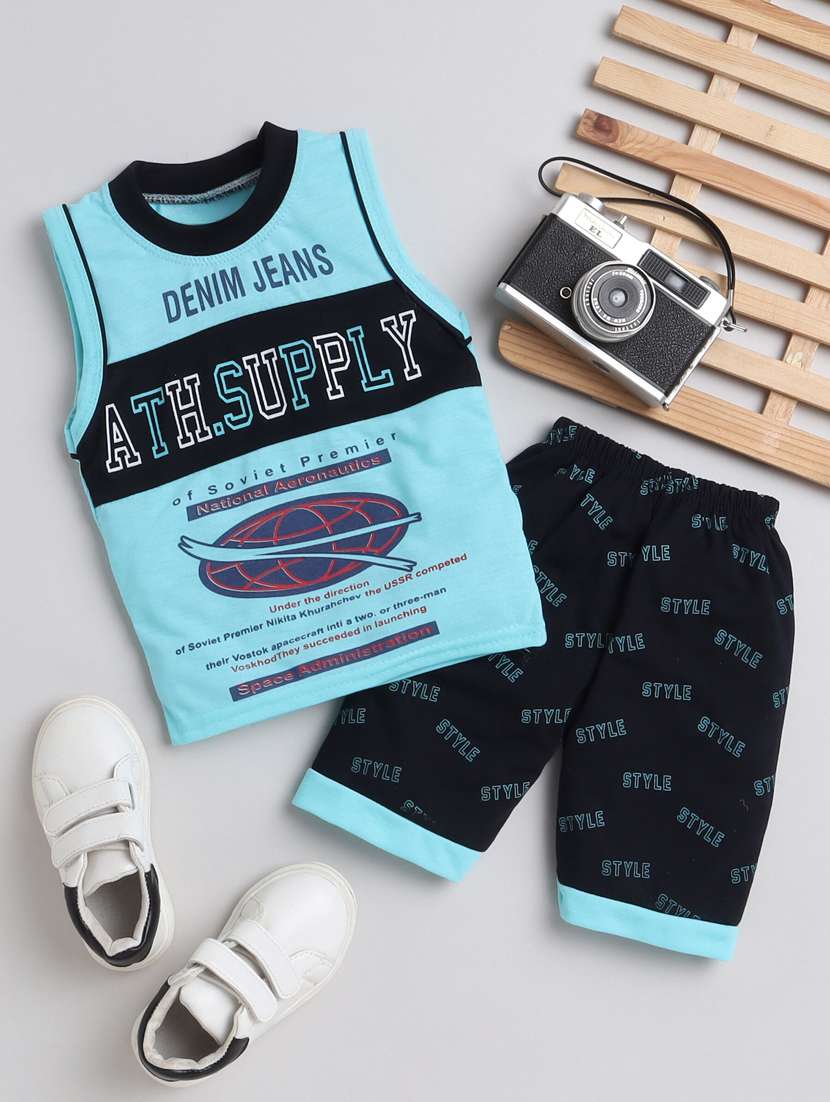 boys round neck printed shorts set