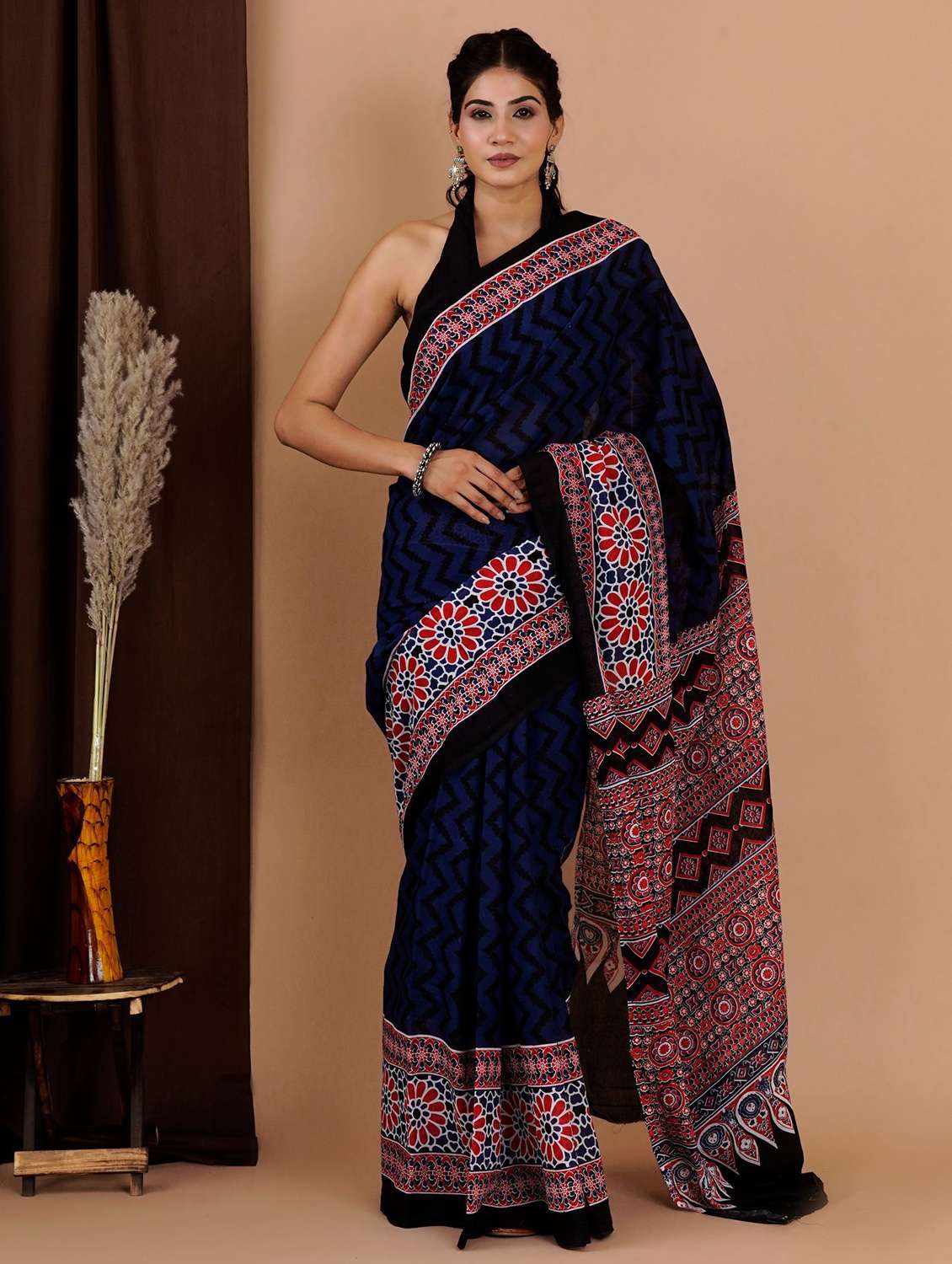 printed saree with blouse piece - 20078202 - Zoom Image - 0