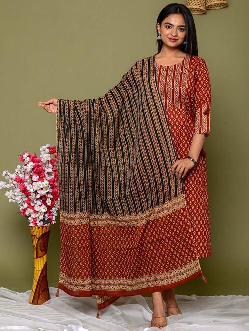 red printed three quarter sleeve suit set - 20133268 -  Standard Image - 0