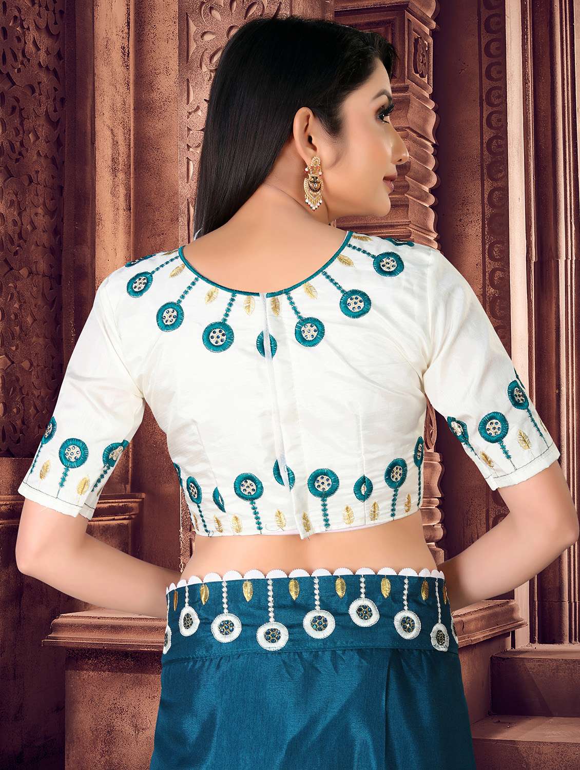 women's embroidered saree with blouse - 20133528 -  Standard Image - 3