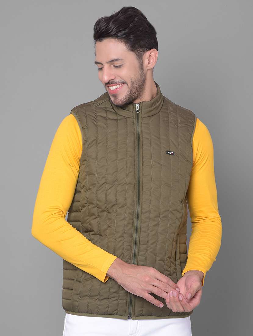 men solid sleeveless quilted jacket