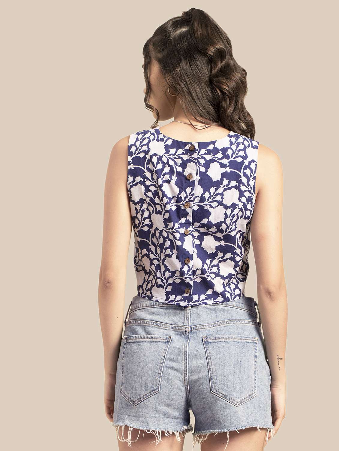 women's crop round neck top - 20171134 -  Standard Image - 3