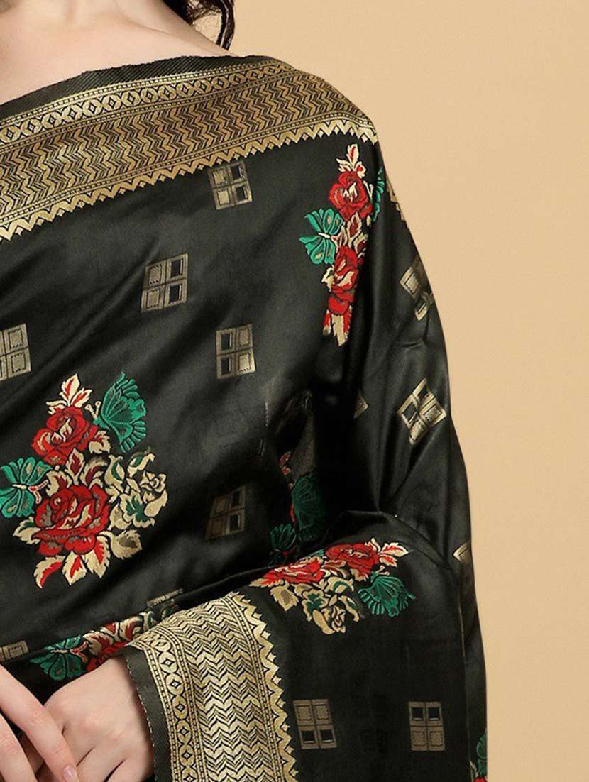 Women's Banarasi Saree With Blouse