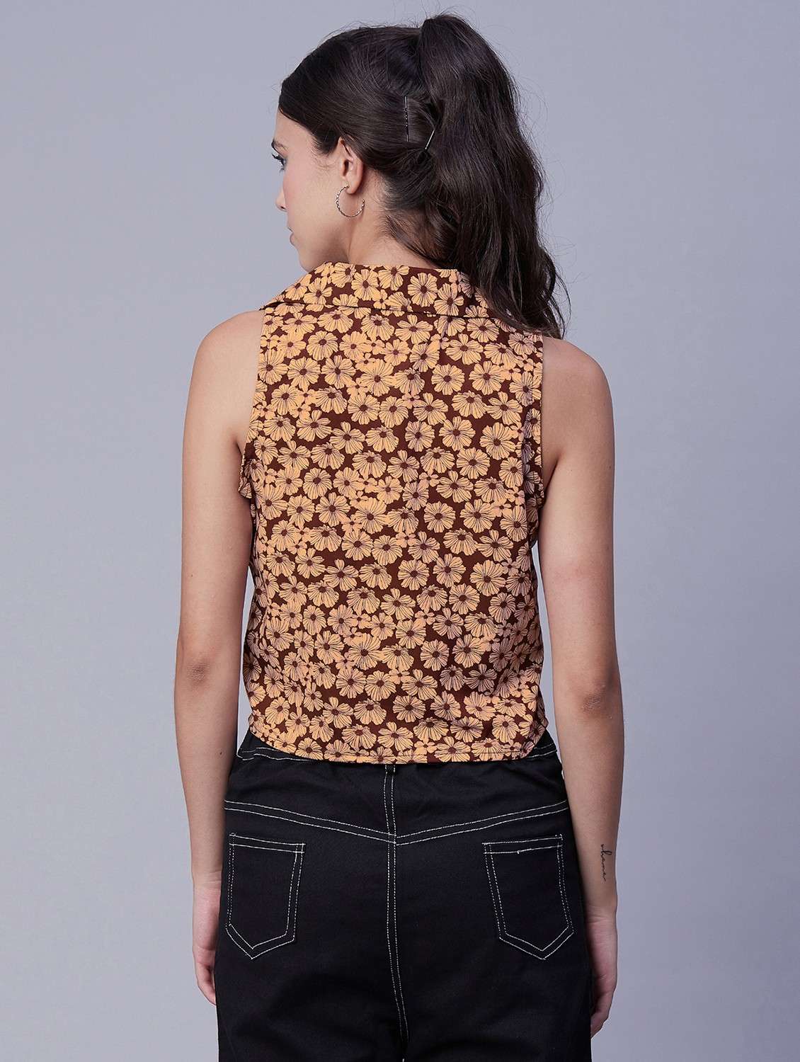 beige florals printed v neck regular top - 20189309 -  Standard Image - 3