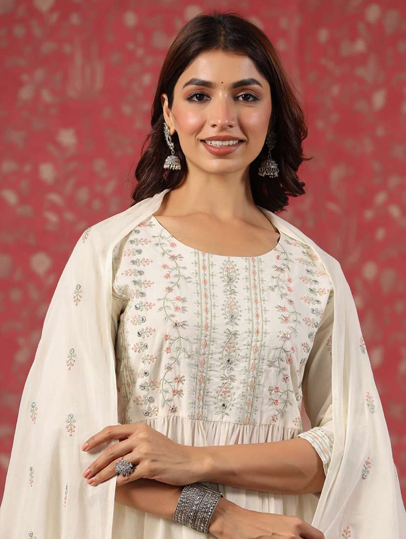 off-white round neck kurta pant set with dupatta - 20223765 -  Standard Image - 3