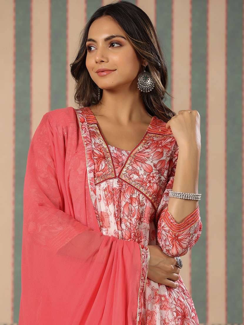 women three quarter sleeve kurta pant with dupatta set - 20223772 -  Standard Image - 3