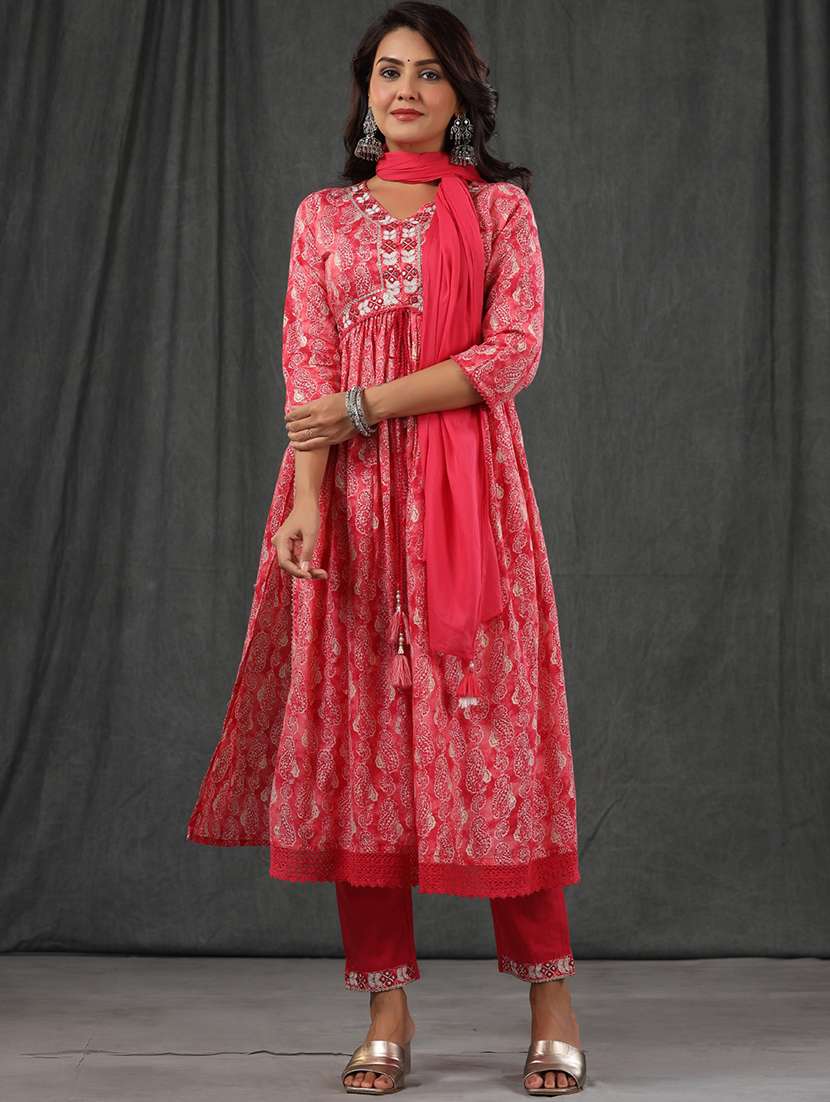 women three quarter sleeve kurta pant with dupatta set - 20223788 - Zoom Image - 0