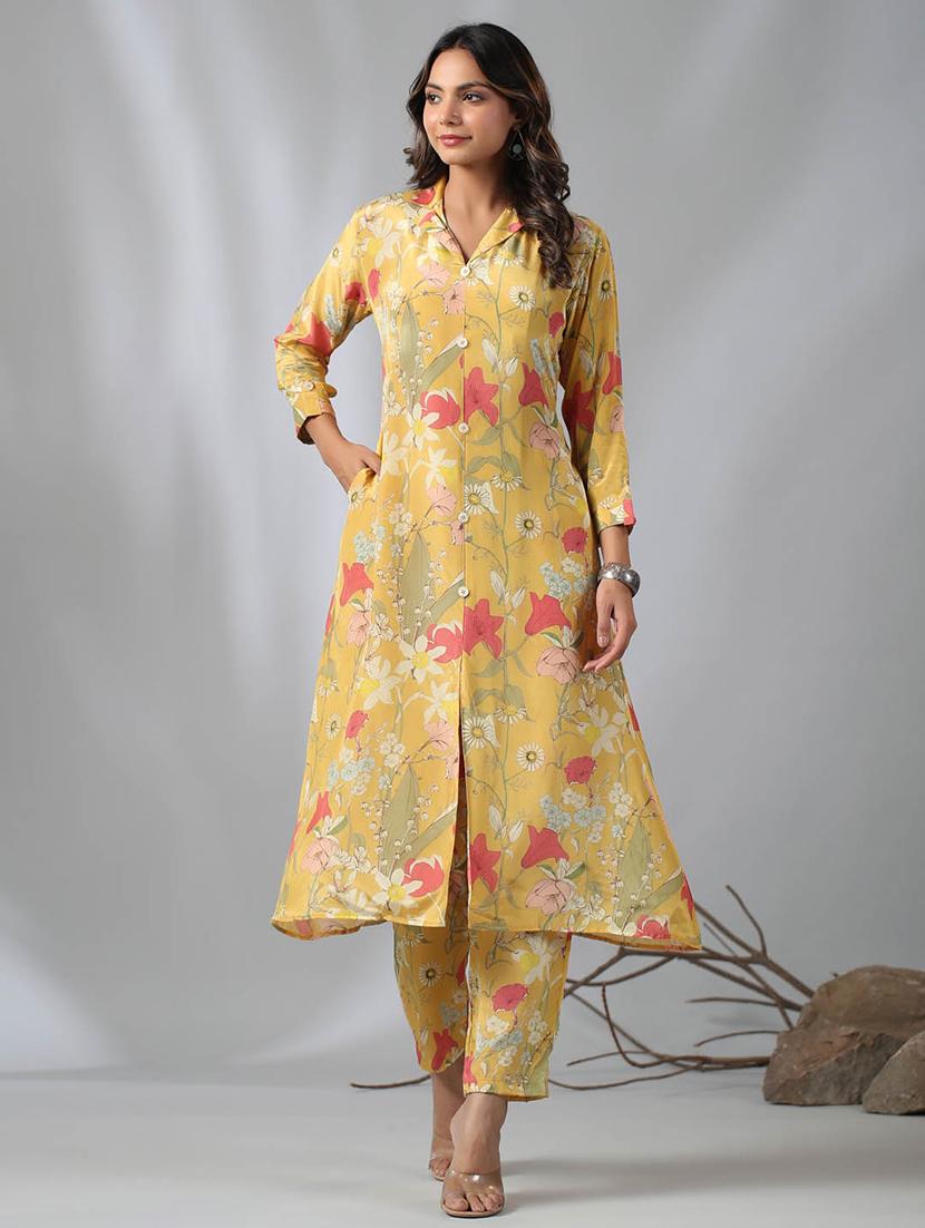 yellow crepe kurta pant set - 20225716 - Zoom Image - 0