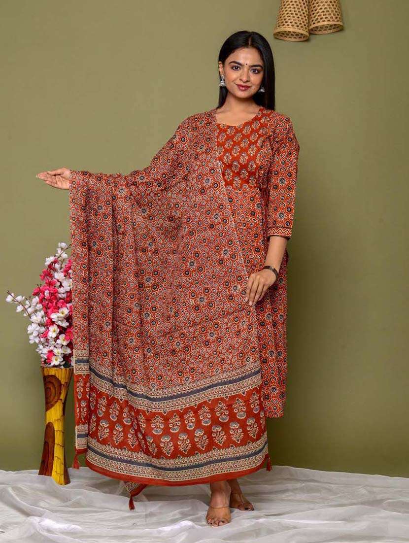 red colored kurta dupatta set - 20225872 -  Standard Image - 3