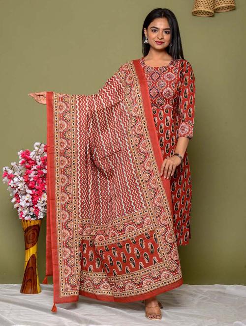 red colored kurta dupatta set - 20225873 - Standard Image - 0
