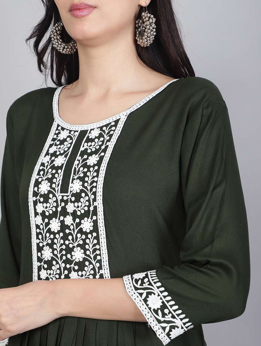 women green chikankari work flared kurta - 20239528 -  Standard Image - 5