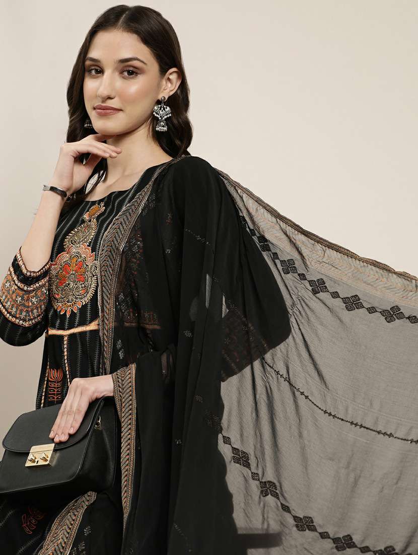 women embroidered kurta pant set with dupatta - 20251424 -  Standard Image - 5
