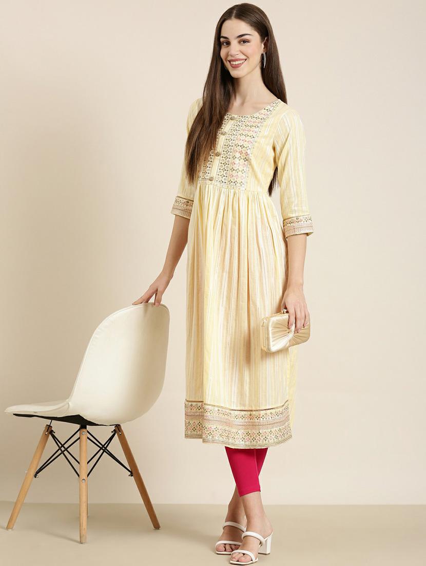 yellow embroidered side slit kurta - 20252519 - Standard Image - 3