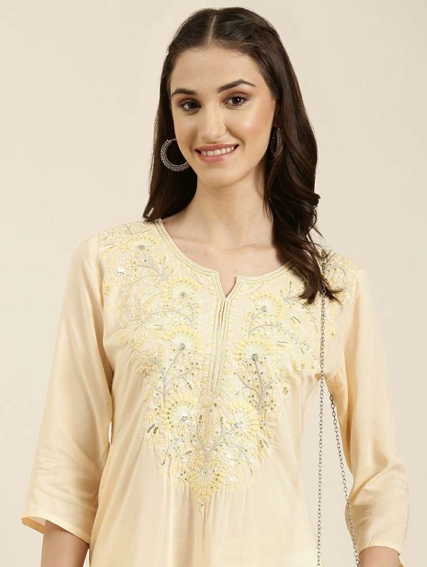 women round neck embroidered straight kurta - 20252576 -  Standard Image - 5