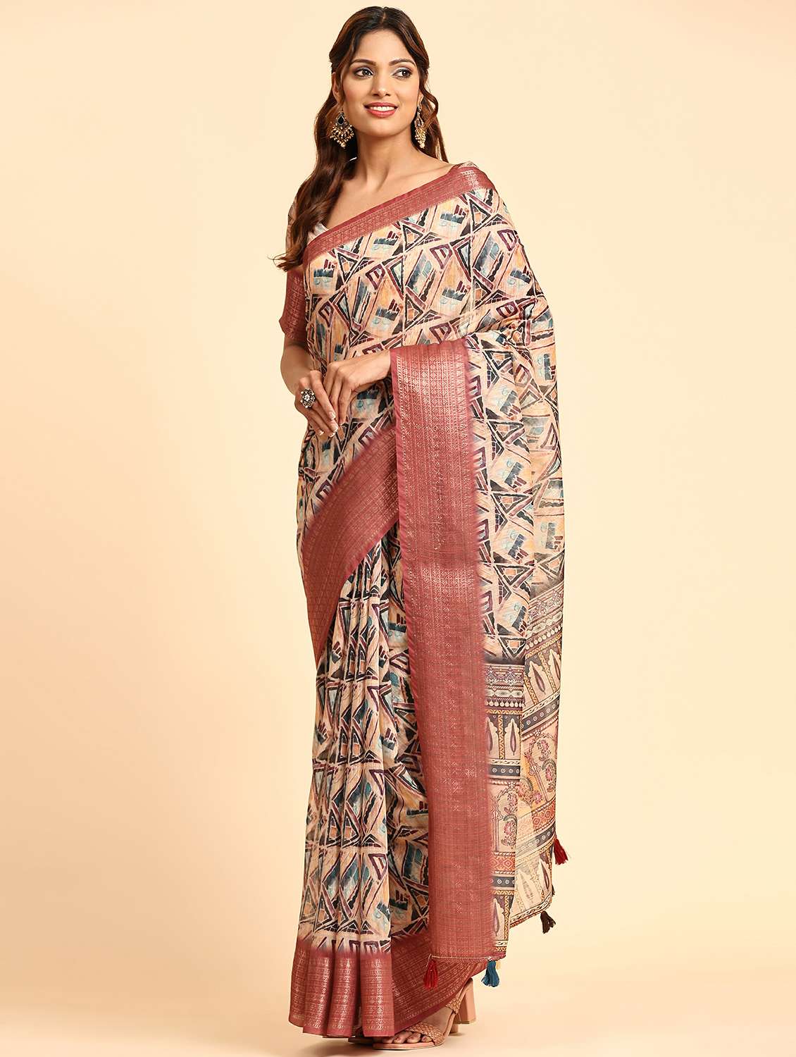 women's geometric beige colored saree with blouse - 20264271 - Zoom Image - 0