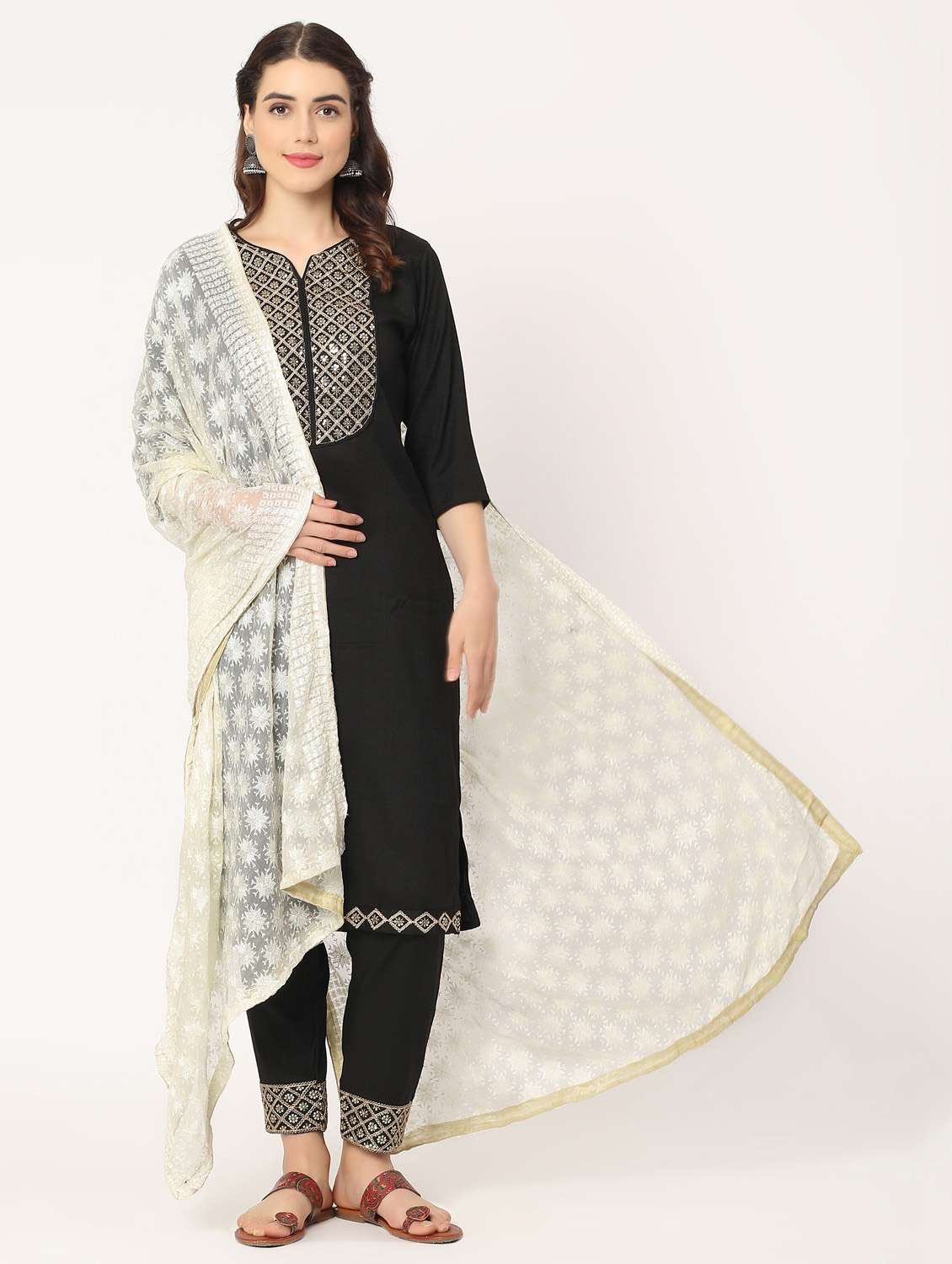 women off-white phulkari embroidered dupatta  - 20276667 -  Standard Image - 3
