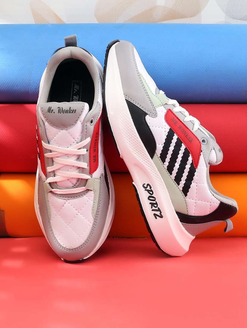 men lace up casual sneaker