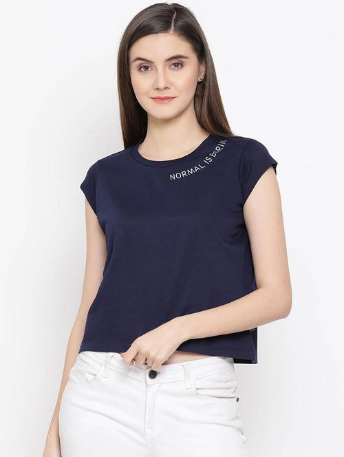 navy blue typography crop t-shirt - 20298836 -  Standard Image - 0