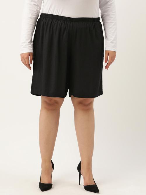 black solid knee length short - 20302780 - Standard Image - 0