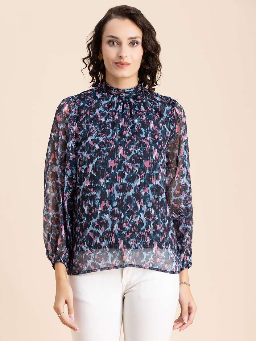 blue abstract print regular top