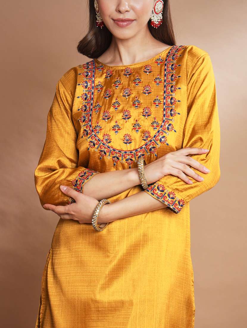 women three quarter sleeve kurta pant with dupatta set - 20329860 -  Standard Image - 3