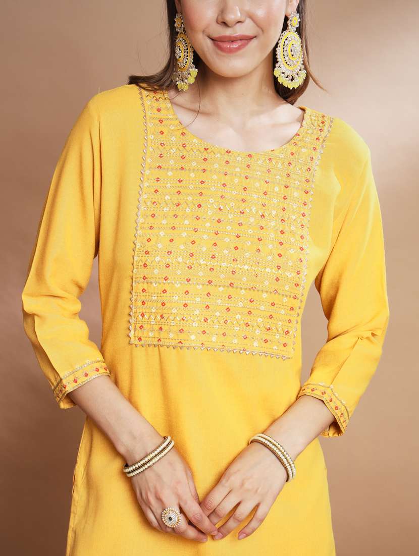 women three quarter sleeve kurta pant with dupatta set - 20329901 -  Standard Image - 3