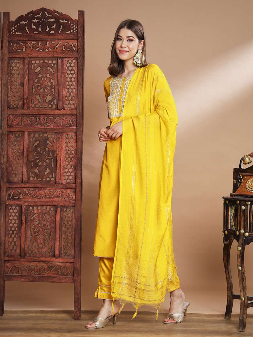 women kurta pant set with dupatta - 20330040 - Zoom Image - 0