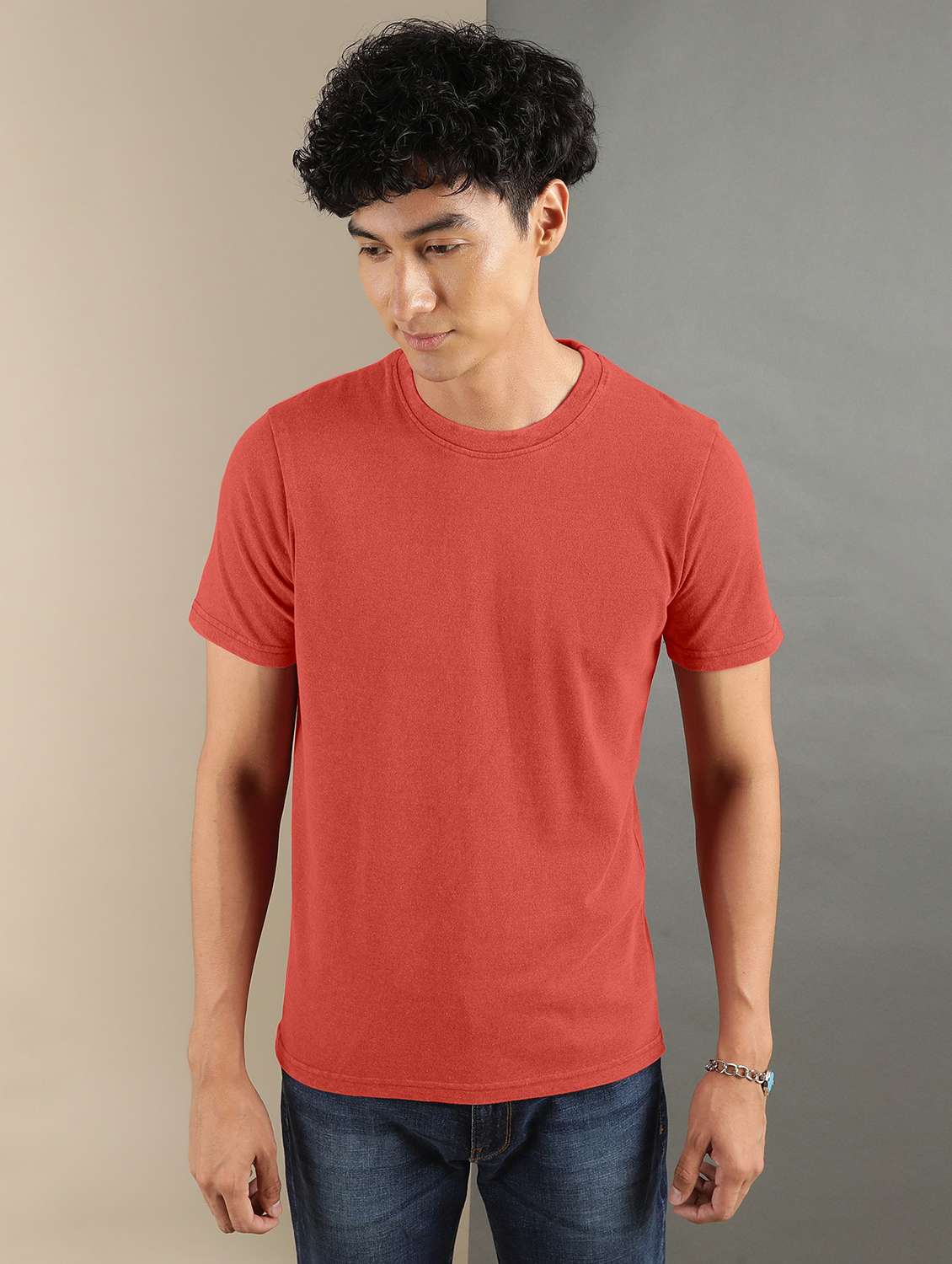red solid short sleeve t-shirt