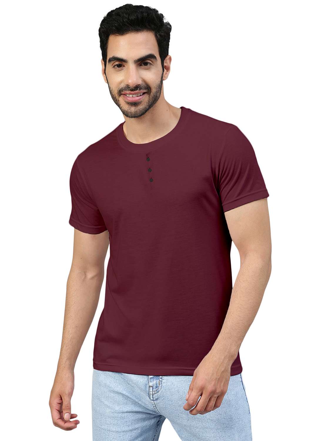maroon solid round neck t-shirt