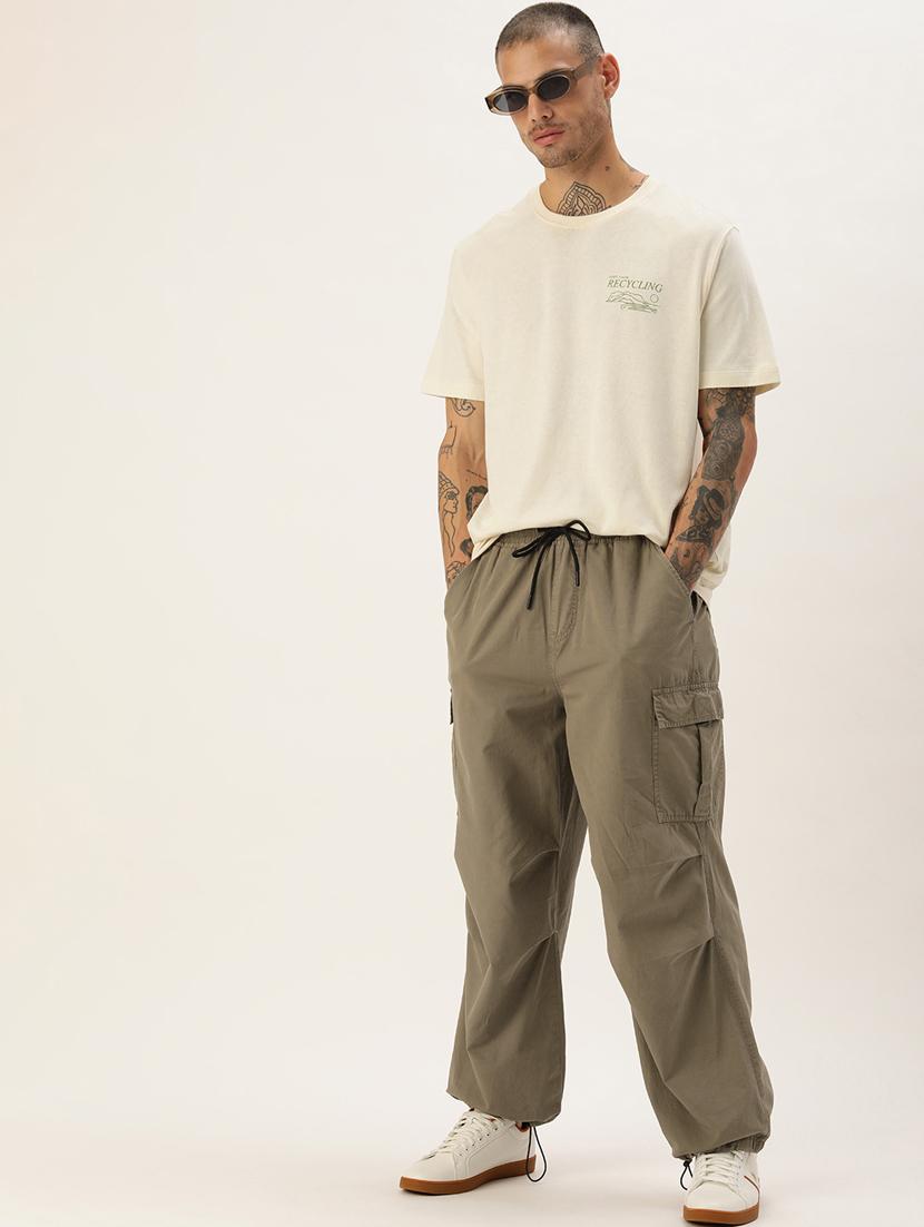 men mid rise solid cargos casual trouser - 20392700 - Standard Image - 3
