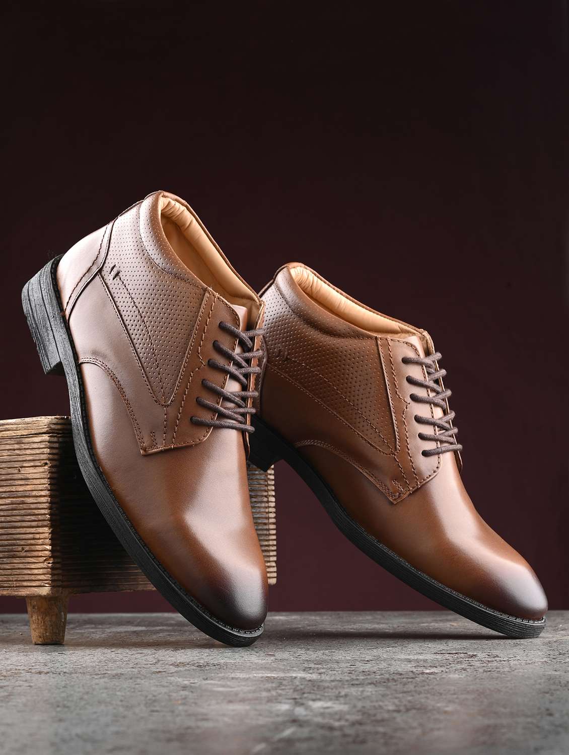 men textured brown lace-up boots - 20404184 -  Zoom Image - 0