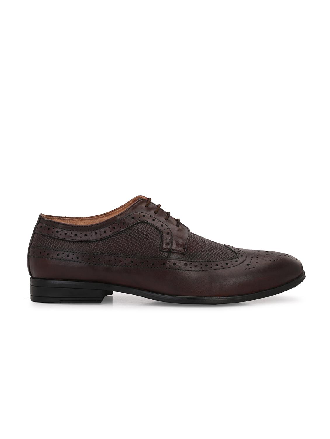 men textured coffee brown lace-up brouge - 20404208 - Standard Image - 3