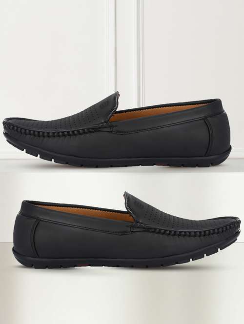 men solid slip on loafers