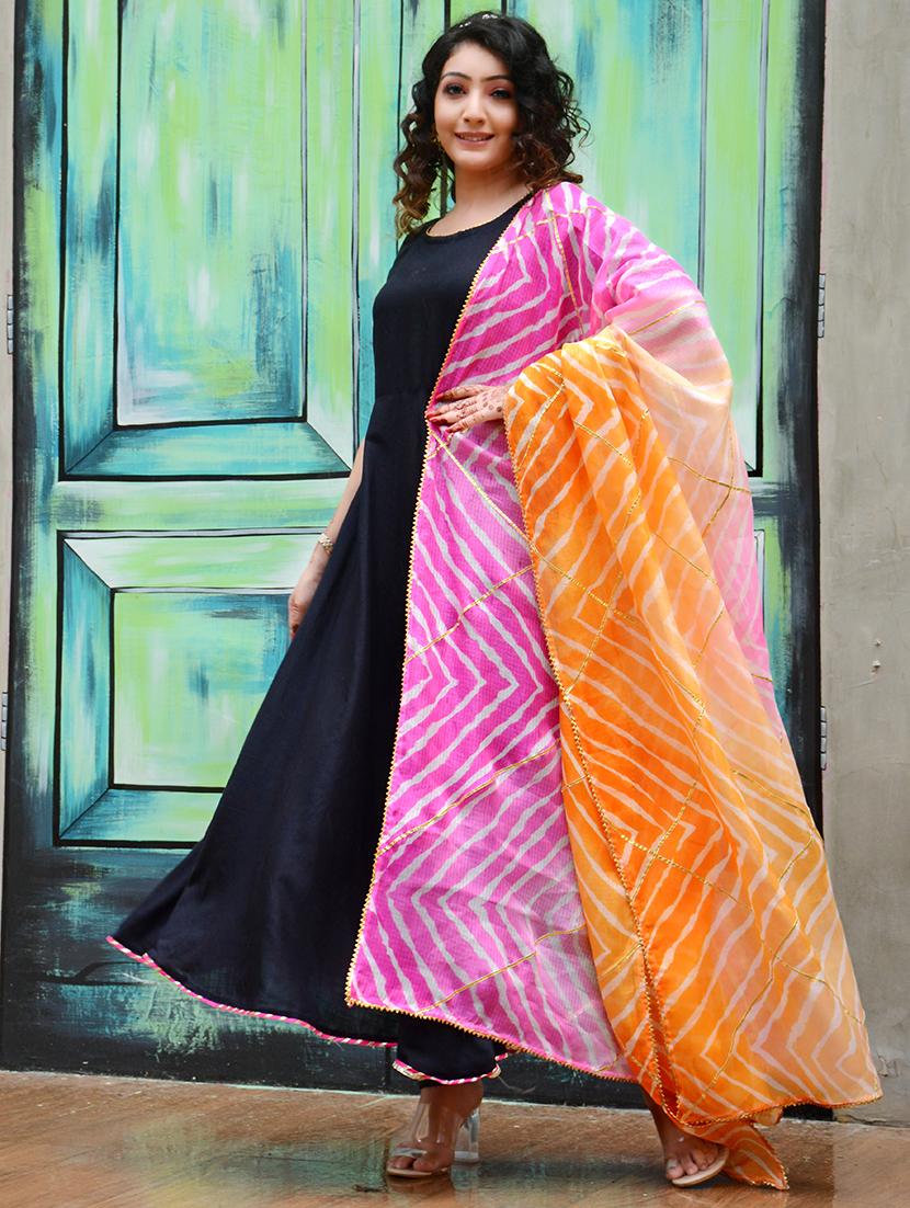 women black anarkali kurta pant set - 20406775 -  Zoom Image - 0