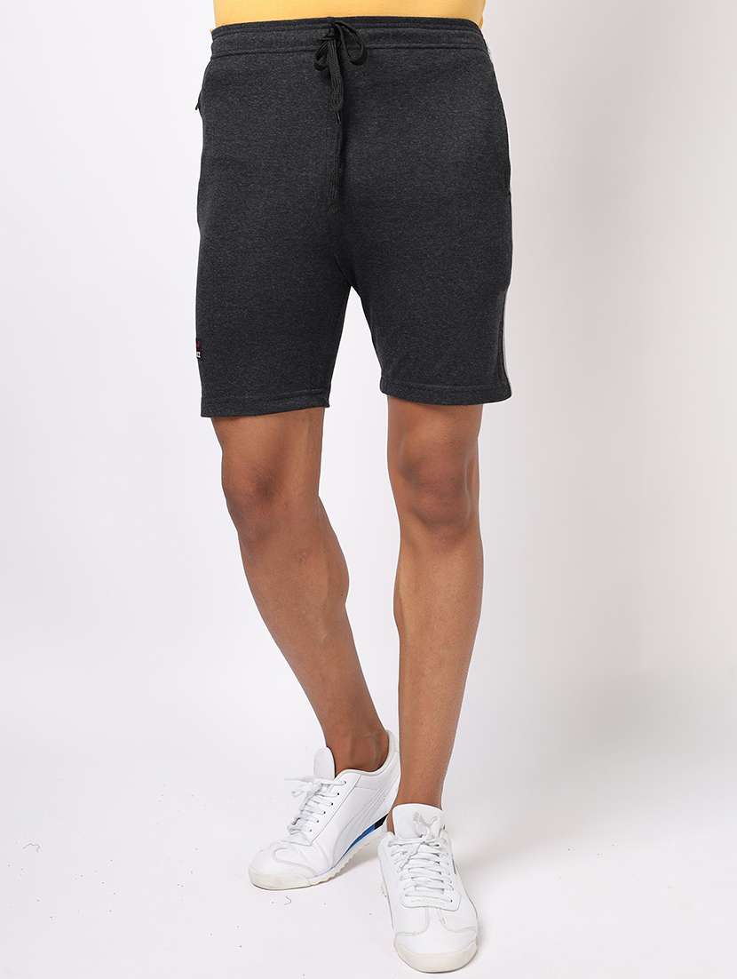 men mid rise solid shorts