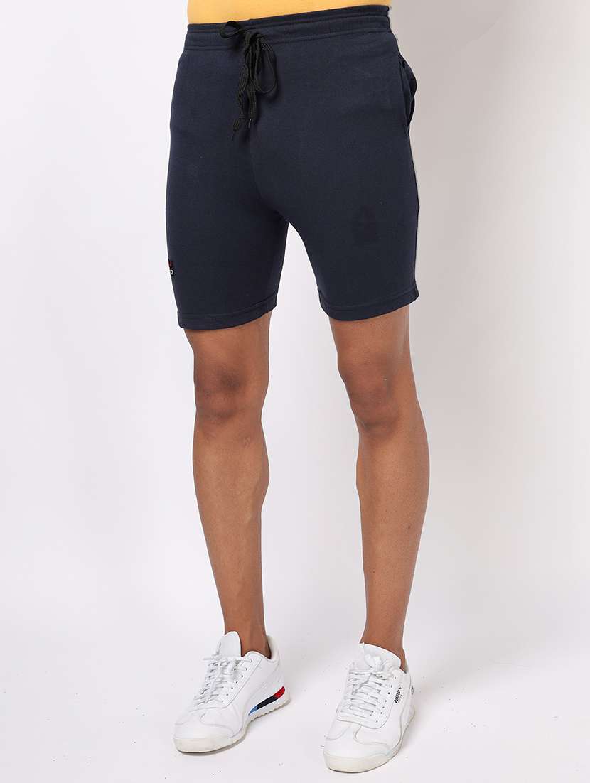 men mid rise solid shorts