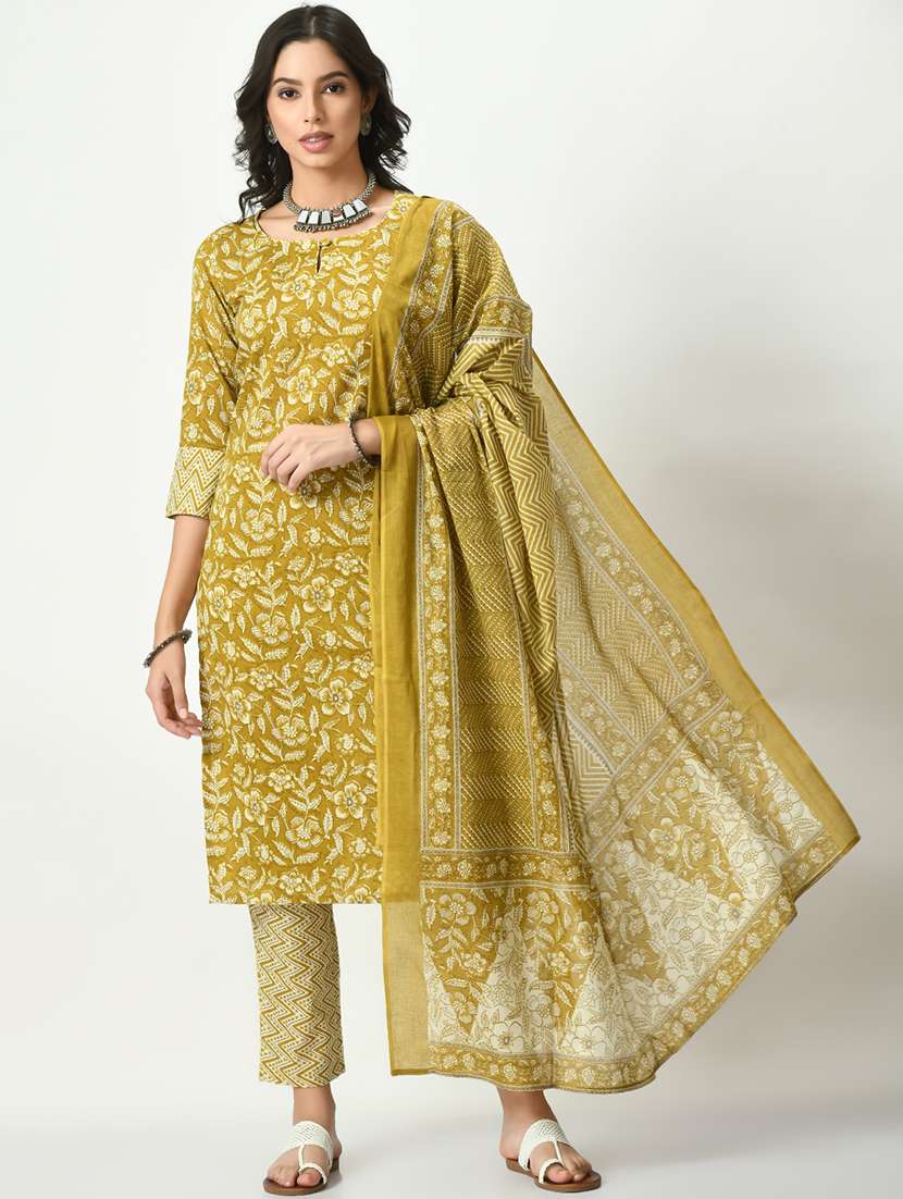 mustard three quarter sleeve kurta pant set - 20416951 - Zoom Image - 0