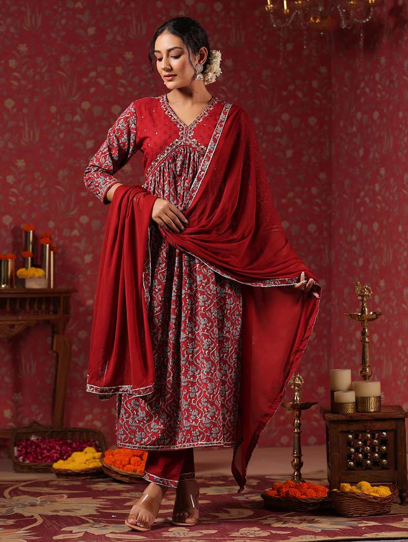 red three quarter sleeve suit set - 20419099 -  Zoom Image - 0