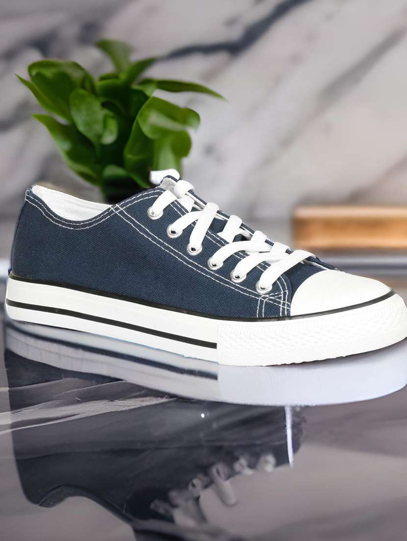 men solid navy blue lace up sneaker